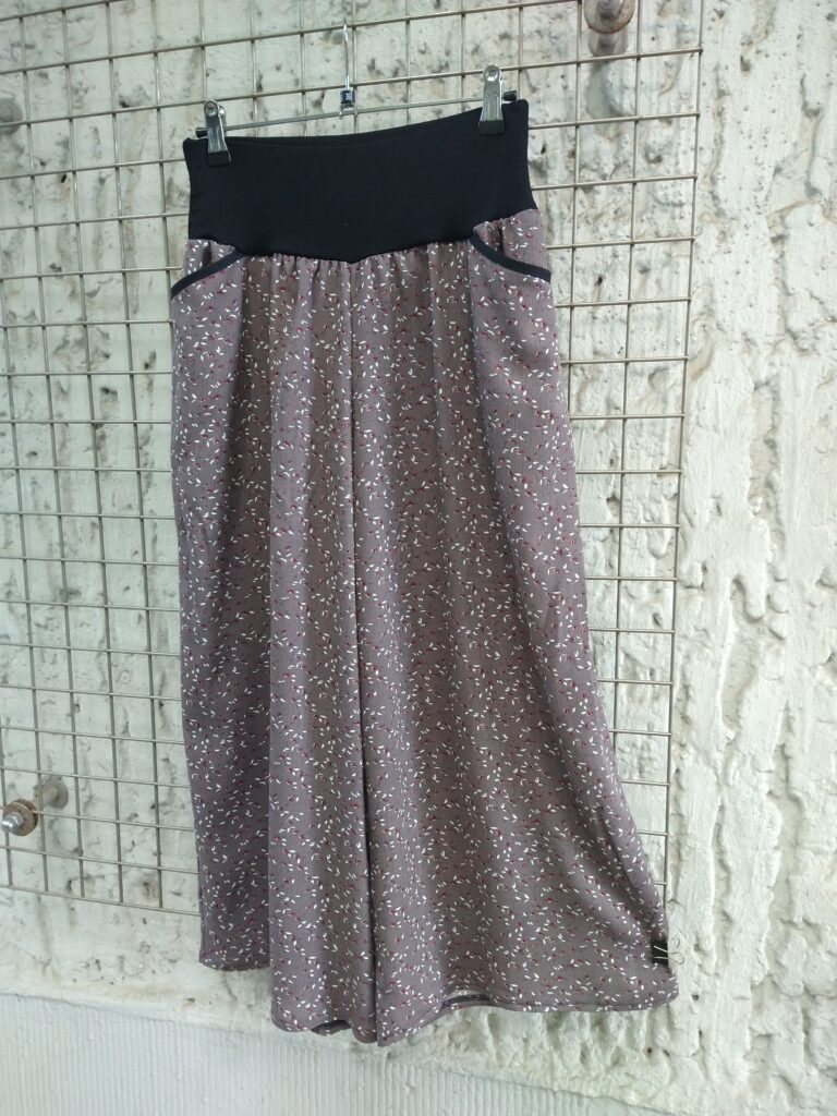 Hose Culotte beigebraun Blümchen handmade